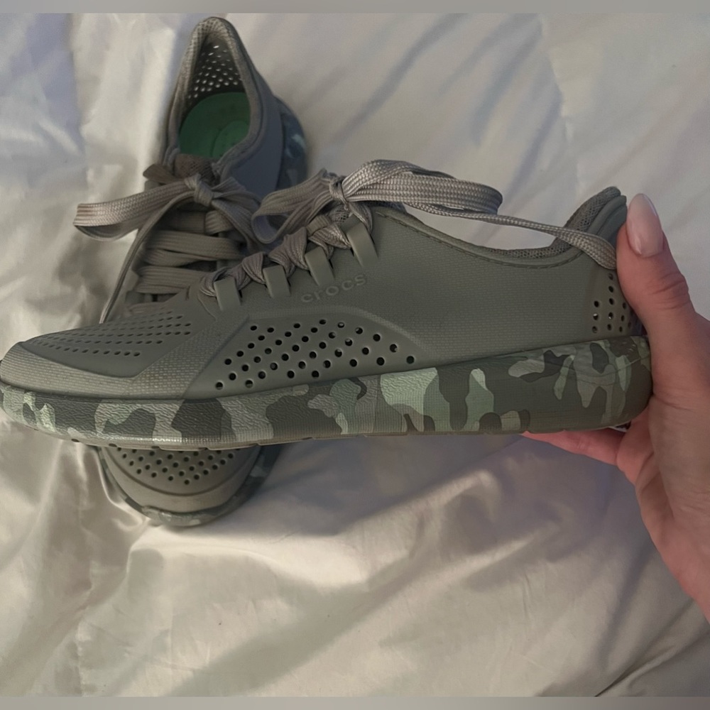 Crocs - Camo Sneakers